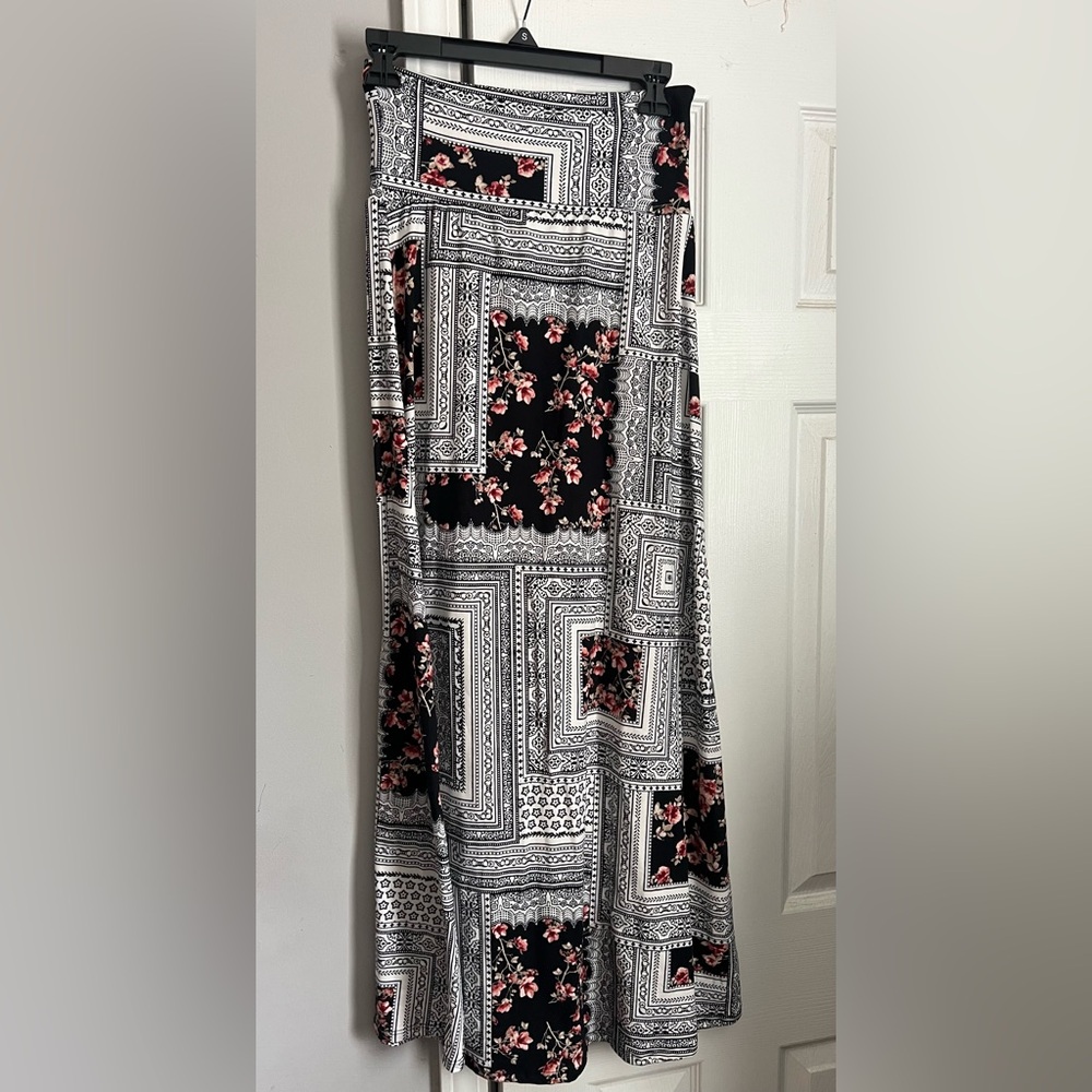 Agnes & Dora Black and White Maxi Skirt new with tags x-small
